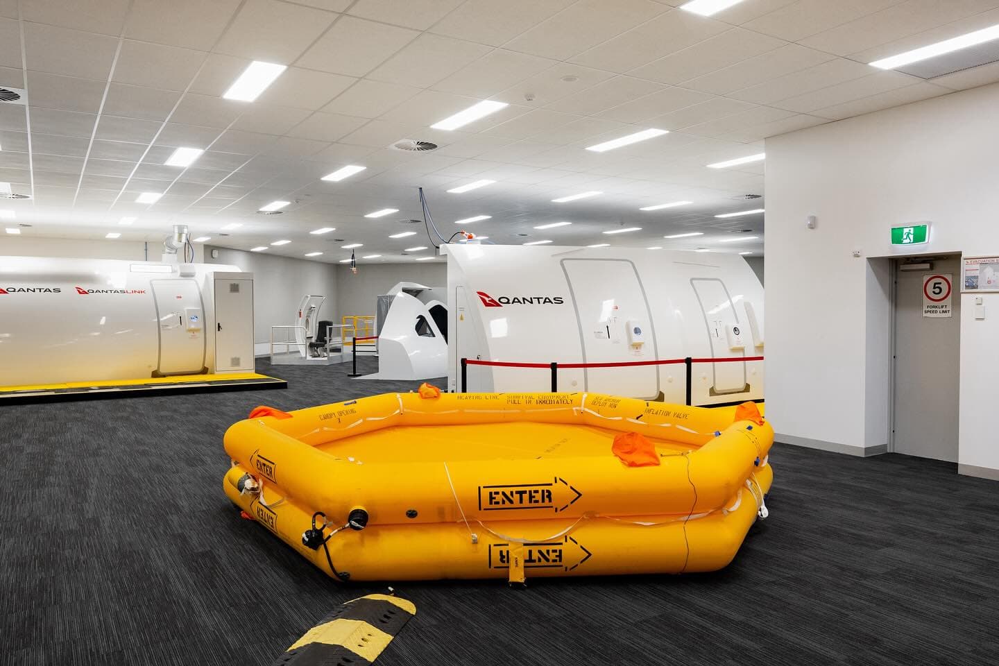 Emergency raft training equipment