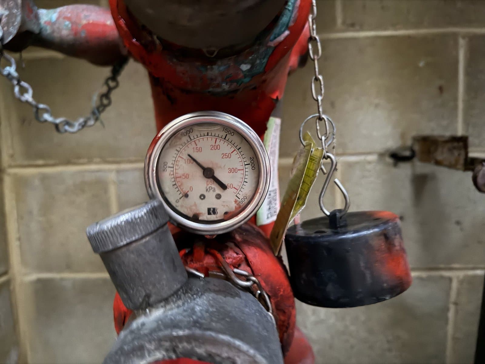 Hydrant pressure gauge during flow testing